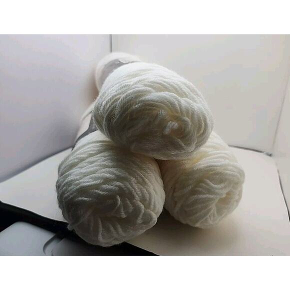 3 Partial Skeins Red Heart Wintuk Worsted Yarn 100% Orlon Acrylic 4 PLY VTG USA - Picture 5 of 6